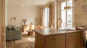 Déco : fini le noir mat, cette finition dorée méconnue illumine l’intérieur et change tout chez vous