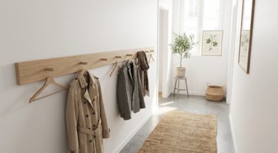 Entrée encombrée de manteaux : cette astuce à moins de 12 € les range tous sans abîmer le moindre mur