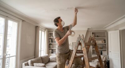 Fissure au plafond : ne bouchez plus le trou sans coller d’abord ce petit accessoire méconnu chez vous