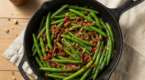 Haricots verts : ne les faites plus cuire dans l'eau, cette cuisson gourmande les rend croquants et savoureux