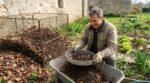 Jardin : ce déchet d’automne que tout le monde jette encore peut vous éviter 50 € de terreau chaque printemps