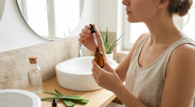 Je n&rsquo;achète plus de sérum à 50 € : ce gel naturel prêt en 3 secondes remplace tout et vous évite des années de dépenses