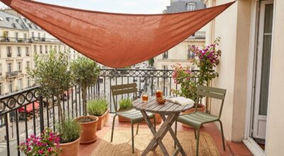 Je n’achèterai plus jamais de parasol : cette toile triangulaire libère votre terrasse et vous protège mieux du soleil