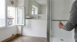 « Je ne les vois plus chez moi » : ce geste après la douche à adopter dès le printemps contre les centipèdes