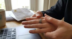 Je pensais que je n’y arriverais jamais : cette méthode ultra simple m’a fait arrêter de me ronger les ongles