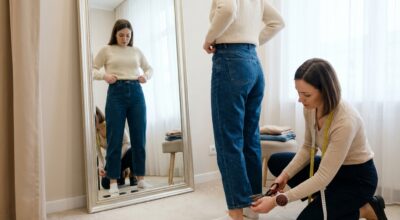 Jean : cette règle cachée des stylistes vaut plus que la taille pour un tombé parfait sur toutes les silhouettes