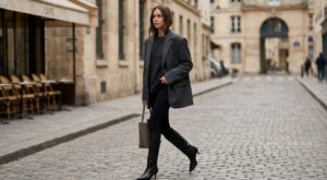 Legging noir : cette erreur avec vos bottes vous vieillit, en 2026 ce modèle en cuir sauve la silhouette