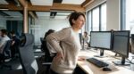 Mal de dos au travail : cette habitude de 30 minutes à adopter avant d’acheter une nouvelle chaise de bureau