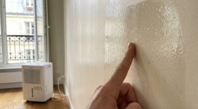 Mur poisseux après peinture : cette erreur insoupçonnée avant de repeindre votre salon ruine tout le séchage