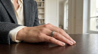 Oubliez la montre connectée : les femmes chic ne jurent plus que par ce bijou discret pour suivre leur santé