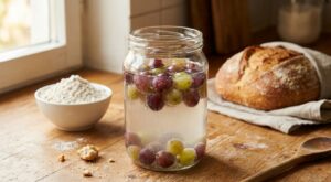 Pain maison : arrêtez la levure industrielle, cette eau fermentée aux fruits change tout au four et à table