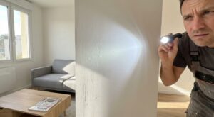 Peinture neuve : si votre mur paraît plein de défauts, c’est souvent à cause de ce test oublié avant de peindre