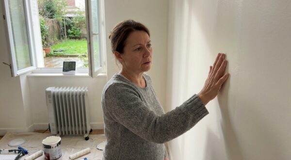 Peinture qui colle encore le lendemain : cette erreur banale que l’aération ne suffira pas à sauver votre mur