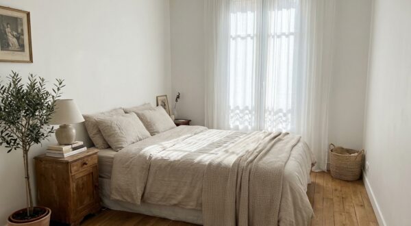 Petite chambre : cette couleur de draps a transformé mes 9 m² étouffants en une vraie pièce lumineuse