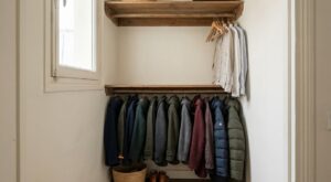 Placard qui déborde : avec cette méthode, vos manteaux tiennent debout tout seuls et libèrent un espace fou