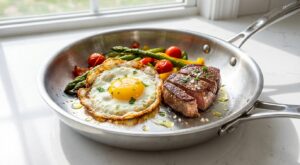 Poêle en inox : si tout accroche chez vous, cette méthode va tout changer avec presque pas de gras