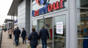 Rappel conso : chez Carrefour, ces saucisses et ces grenades contaminées par des bactéries et pesticides sont à jeter