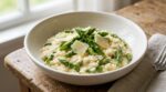 Risotto aux asperges vertes et parmesan : ce geste final méconnu qui change tout pour un résultat ultra crémeux