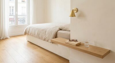 Si votre chambre manque d’air, cette astuce gain de place remplace la table de chevet et fait respirer la pièce