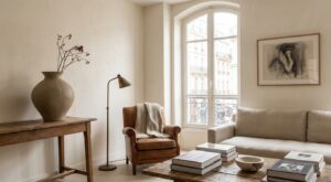Si votre salon vous épuise, cette règle en 5 objets apaise l’espace et lui rend enfin du caractère