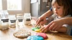 Slime, pâte à sel : cette erreur toxique que font tous les parents et les bons ingrédients à privilégier