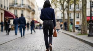 Vous portez encore des slims ? Cette matière de pantalon remonte les fesses sans un seul squat