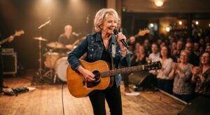 À 80 ans, Dolly Parton choque les Américains avec cette phrase sur l&rsquo;âge qui bouscule notre façon de vieillir