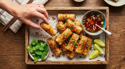 Apéro : ces mini nems au poulet au four bluffent tous les invités, mais seul ce geste les rend vraiment croustillants