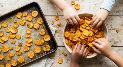 Apéro : servez ces chips au four avec ce légume simple, vos enfants ne voudront plus des paquets industriels