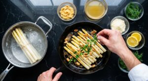 Asperges blanches : ces 2 cuissons de chef à connaître absolument (et le geste qui les ruine)