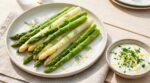 Asperges : cette sauce citronnée légère prête en 2 minutes risque de détrôner la hollandaise chez vous