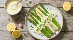 Asperges : cette sauce hollandaise légère sans œuf ni beurre, prête en 2 minutes, va remplacer la vôtre