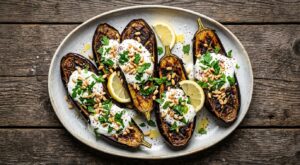 Ce mélange crémeux sur les aubergines rôties fait oublier la ratatouille, sans aucune crème