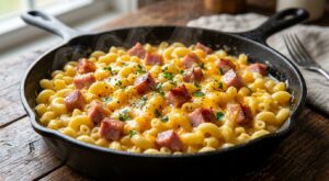 Coquillettes au jambon : j’ajoute cette sauce crémeuse minute et j’évite ce geste interdit qui ruine tout