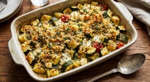 Courgettes-feta : ce topping croustillant à émietter dessus change tout, ceux qui l’essaient ne s’en passent plus ensuite