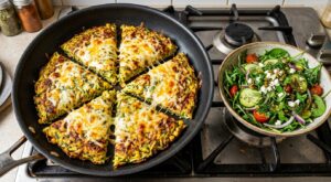 Galette de courgettes râpées : ce geste à la poêle a transformé mon dîner express, arrêtez de la rater