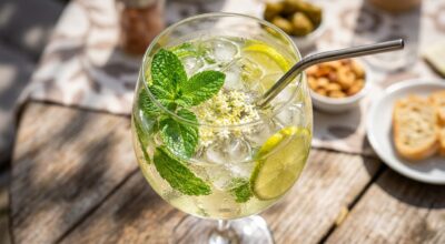 Hugo spritz : cette astuce florale méconnue le rend plus léger et terriblement rafraîchissant dès l’apéro