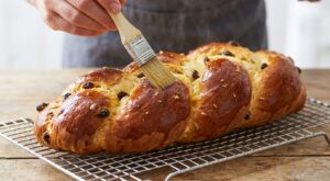 Je ratais toujours la dorure de ma brioche : ce geste de pâtissier évite croûte brûlée et tresse de Pâques pâle