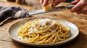 « Mon mari jurait qu&rsquo;il y avait de la crème » : ces pâtes ultra-crémeuses sans crème cachent une astuce italienne