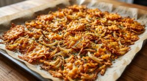 Ni friteuse ni huile : ces chips d’oignon maison croustillent grâce à un seul ingrédient caché dans votre frigo