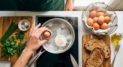 Œufs : si vous les cuisez comme ça sans le savoir, ce nutritionniste juge cette cuisson la pire pour la santé