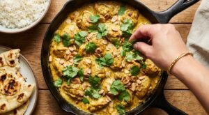 Poulet aux épices : j’ai troqué la crème contre cet ingrédient à 1 € et en 20 min vous n’accepterez plus autre chose