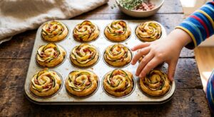 Roses de courgettes feuilletées : ce geste tout simple qui les rend bluffantes et fait l’unanimité à l’apéro ce week-end