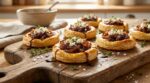 Tartelettes chèvre-oignon fades : ne faites plus ce geste interdit avec les oignons pendant la cuisson