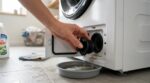 Votre linge sent mauvais : cette trappe oubliée du lave-linge peut vous coûter très cher si vous ne l’ouvrez pas