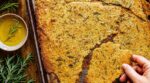 Apéro : arrêtez d’acheter des crackers, cette recette au romarin 3 fois moins chère ridiculise le supermarché
