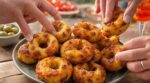 Apéro : ces donuts salés aux lardons disparaissent en 5 minutes grâce à ce secret de cuisson au four