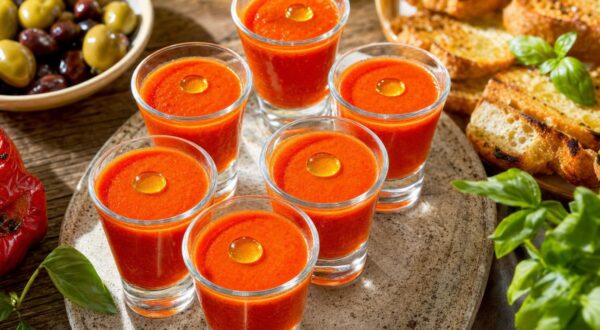 Apéros étouffants : cette entrée-apéro glacée au légume rôti et huile d’olive rafraîchit en une seule gorgée