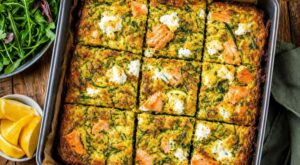 Ce brownie salé chèvre-saumon, préparé comme un dessert, a un secret qui enterre tous vos cakes