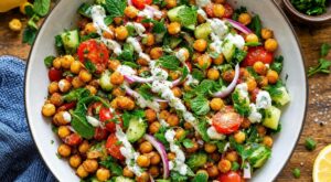 Ce dîner frais aux pois chiches prêt en 15 minutes a remplacé mes pâtes au thon, mais ce geste peut tout ruiner
